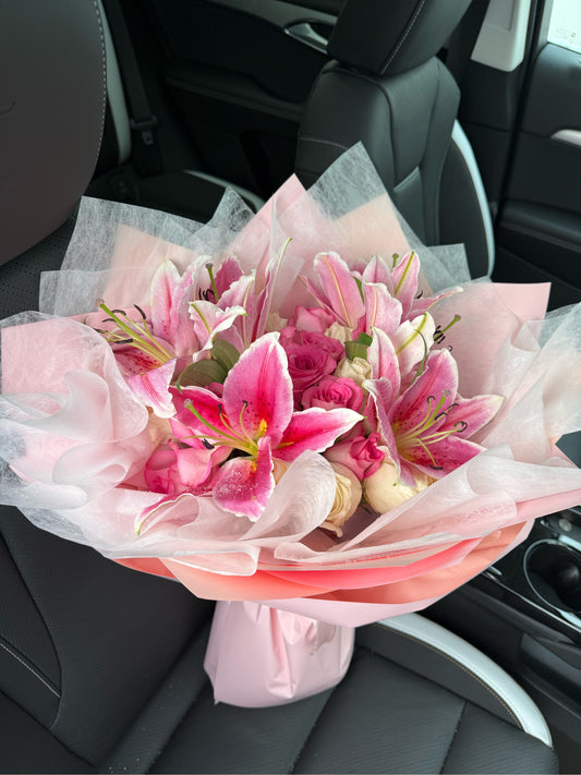Pink Harmony – Lily & Rose Luxury Bouquet