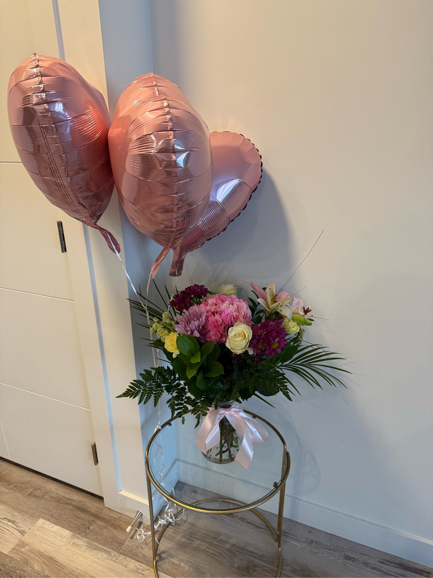 Elegant Vase Arrangement – Fresh Flowers