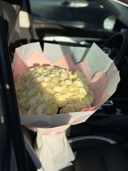 Pure Elegance – Luxury White Rose Bouquet